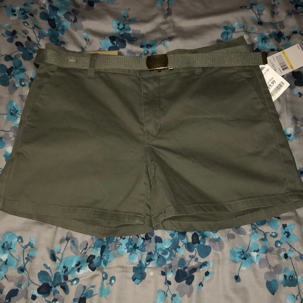 Shorts - Picture 2 of 4